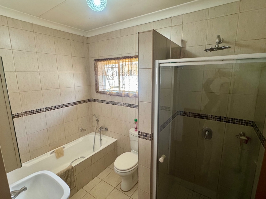 4 Bedroom Property for Sale in Flamwood North West